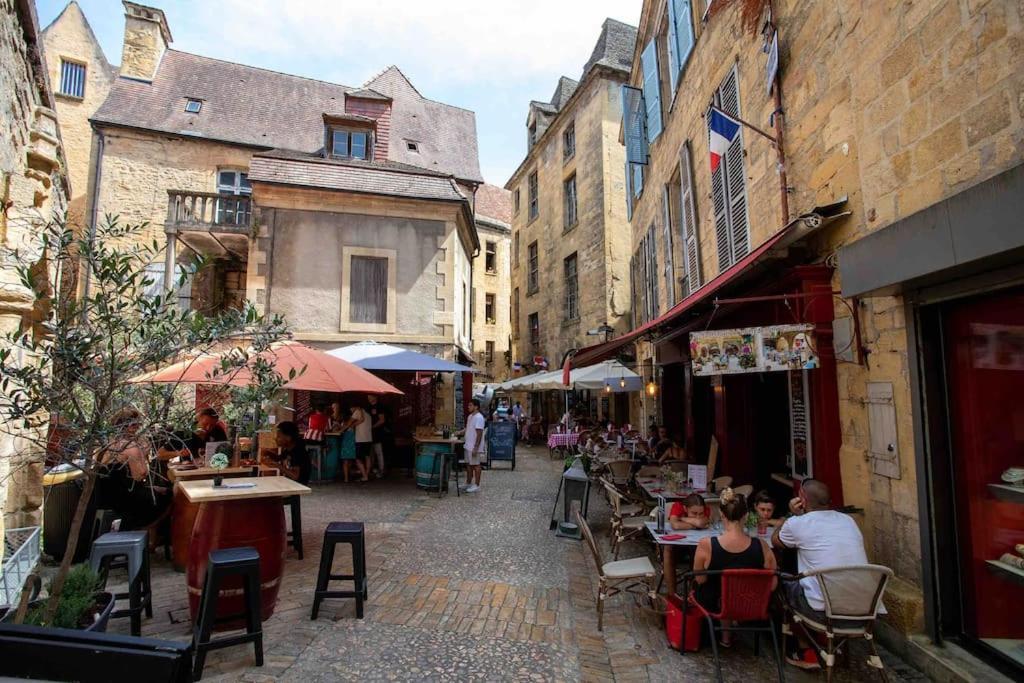 "Les Appartements De Betty A" Coeur Historique Sarlat Extérieur photo